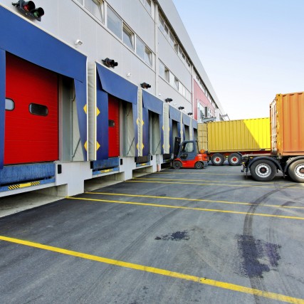 ThinkstockPhotos-188125585 Forklift loader